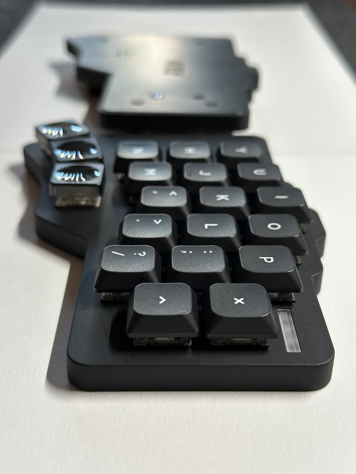 Finished Wolf keyboard and its details